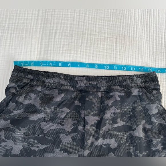Lululemon Pace Breaker Short 9"
Variegated Mesh Camo Black
Size Medium
Liner - Picture 7 of 8
